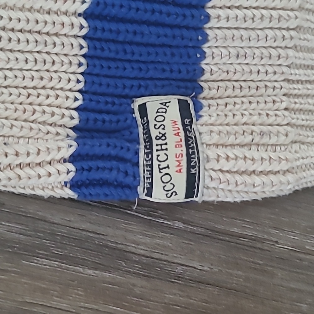Sweater - Picture 5 of 5